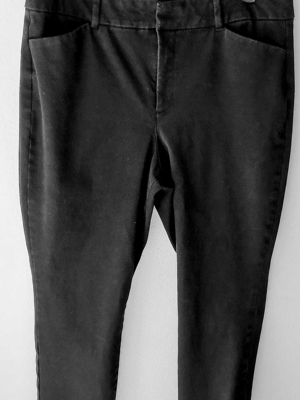 Black Old Navy High Rise Pixie - Picture 7 of 8